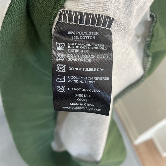 Jason Wu for Eva Air Men's Gray and Green Shirt - Picture 4 of 4